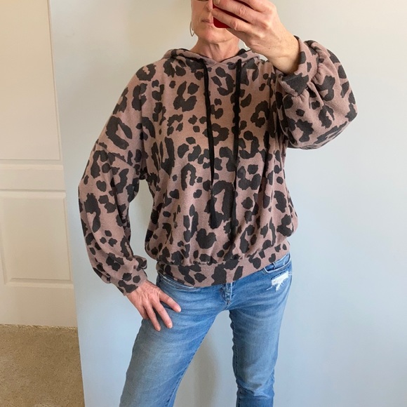 Hooded, Animal Print Pullover Style Top - Picture 6 of 9